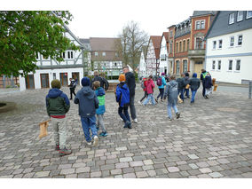 Rasseln in Naumburg - eine alte Ostertradition (© Karl-Franz Thiede)